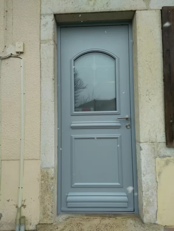 Remplacement d'une porte en bois dans les alentours d'Ambérieux en Bugey, Ambérieu-en-Bugey, Bugey Menuiserie et Rénovation