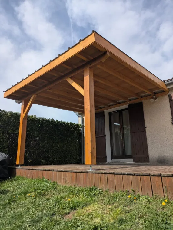 Installation d'un auvent de terrasse pour une maison à Ambérieu-en-Bugey, Ambérieu-en-Bugey, Bugey Menuiserie et Rénovation
