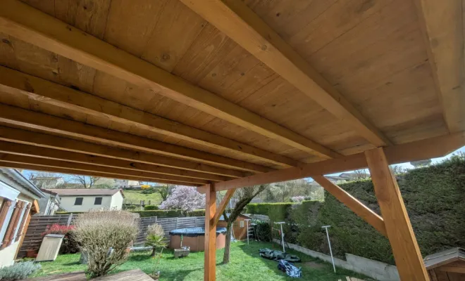 Installation d'un auvent de terrasse pour une maison à Ambérieu-en-Bugey, Ambérieu-en-Bugey, Bugey Menuiserie et Rénovation