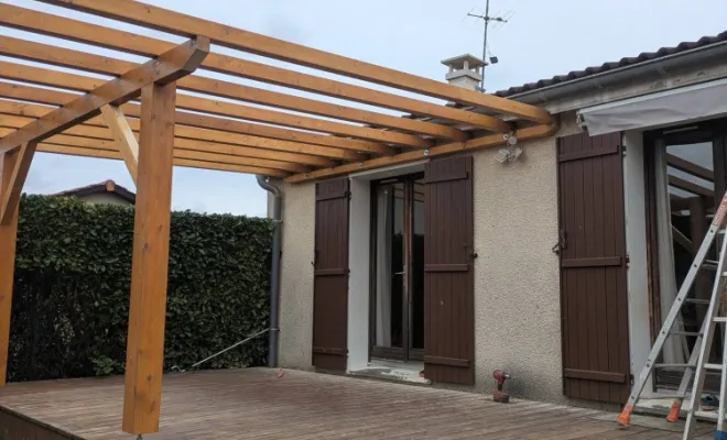 Installation d'un auvent de terrasse pour une maison à Ambérieu-en-Bugey, Ambérieu-en-Bugey, Bugey Menuiserie et Rénovation