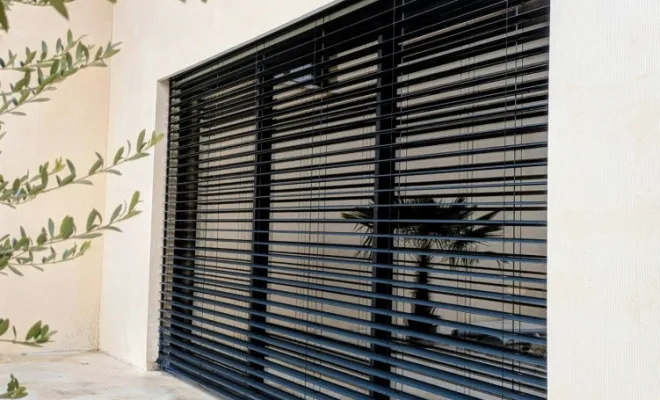 Installation d'un brise-soleil orientable (BSO) sur une grande baie vitrée à Ambérieu-en-Bugey, Ambérieu-en-Bugey, Bugey Menuiserie et Rénovation